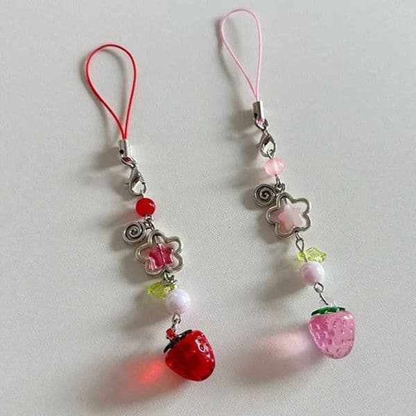 Lightweight Sweet Y2K Cute Strawberry Keychain Phone Charm Hanging Rope Cute Fruit Bag Chain Suitable for Girls Aesthetic Jewelry Props W250402