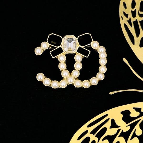 Fashion Brooches Desinger Jewelry Bow Pearl Beads Brooch Collar Dressing Hijab Pins Loves Gift