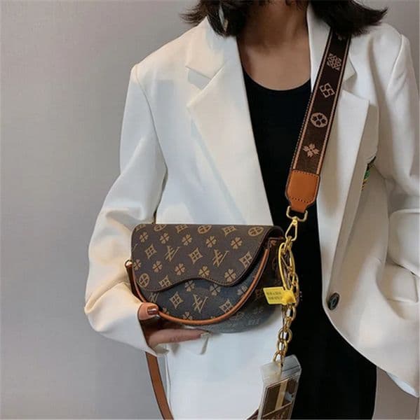 Designer bag Tote Shoulder Handbag Purse Classic Hundred Women's Leather Tramp Bag Black Large Capacity Shopping