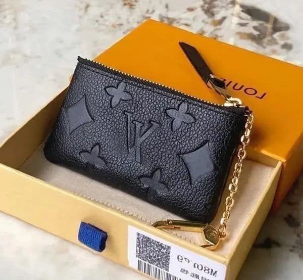 Luxury Designer Keychain Pouch Leather Coin Purse Fashion Zipper Pocket Charm Bag Keychains 45678218 Key Ring Accessories