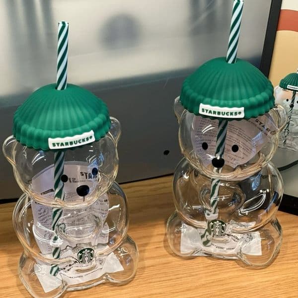 20oz Bear Straw Cute Transparent Glass Cup with Hat Iced Coffee Cold Drink Gift Water Bottle There is a sign