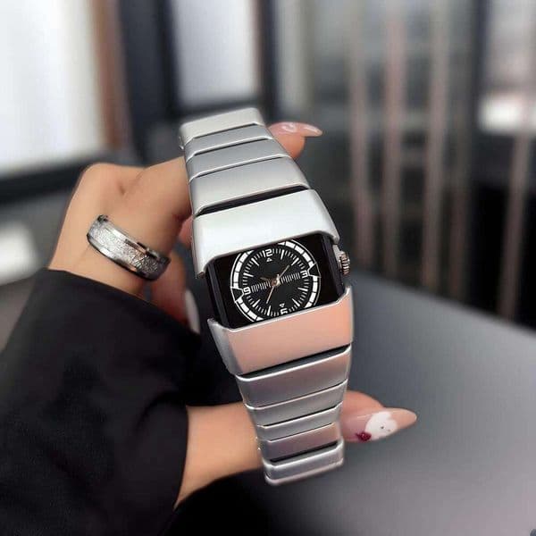 Hot-Selling Black Warrior Millennium Retro Y2K New Fashion Plastic Quartz Watch Factory Direct Sale