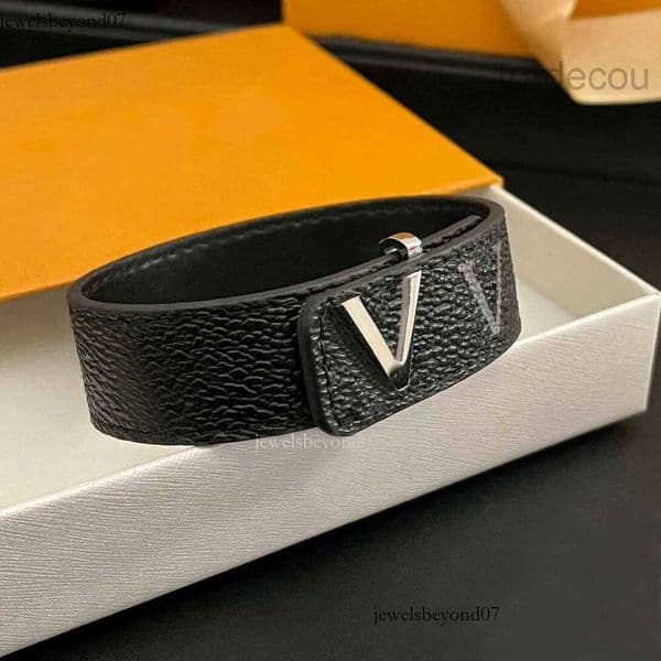 Designer Bangles Louise Luxury Men Leather lvs bracelet With Birthday Gifts Bangle Hand Jewelry Christmas Fashion Style Gift Bracelet lvl