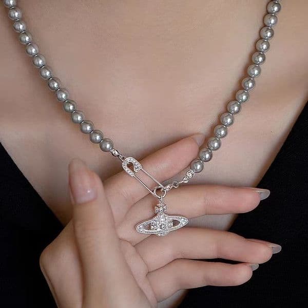 Orb Necklace Vivianw Vivvian Westwood Woman Necklace Designer Jewelry High End Queen Dowager Saturn Pin Gun Grey Pearl Necklace Freshwater Pearl Light Luxury High E