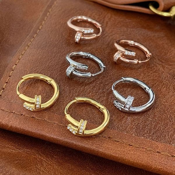 hot saleNew Designer Accessories Fashion Simple Micro Inlaid Round Earrings Rose Gold Hot-selling Nail Shape American Style Women's Earrings H11.21 ddmysat