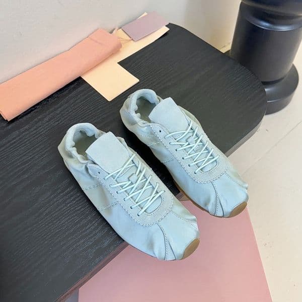 Plume Silk Sneakers Luxury designer women ballet flats Ruched Espadrilles Lace up fashion casual shoes Simple round toe dress shoes Classic spring trainers
