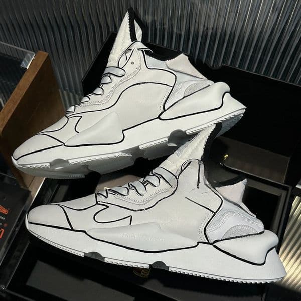 2026 New white graffiti perforated pure white fashionable dad shoes men s black warrior pure leather thick soled ninja shoes designer shoes