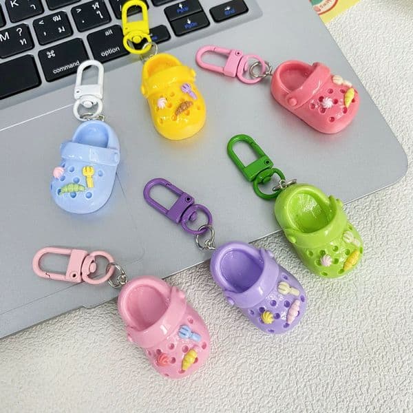 Sweet and colorful hole shoes keychain ins girlish heart Japanese pendant cute best friend gift accessory hanging ornament