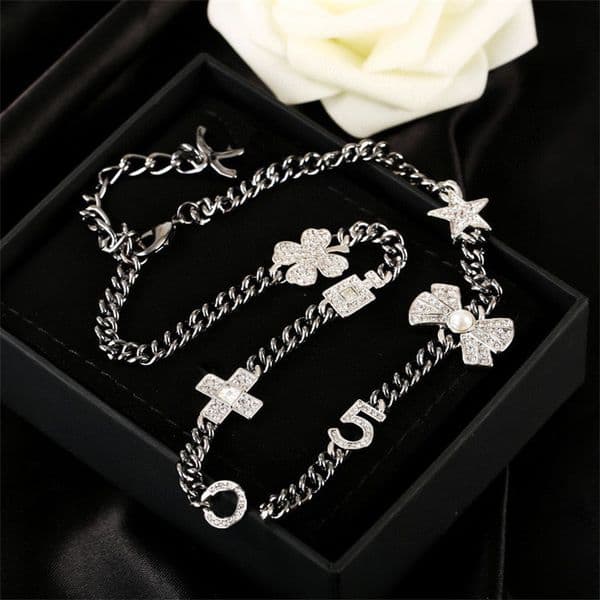 Luxury Designer Pendant Necklace Gold Plated Necklaces Crystal Pearl Titanium C Sweater Chain Jewelry Accessories Chain Ccity ghjfs