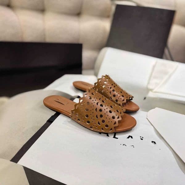 Fashion Show Stylish Ala Cowhide Laser Carved Hollow Flat Open-Toe One-Strap Sandals for Women