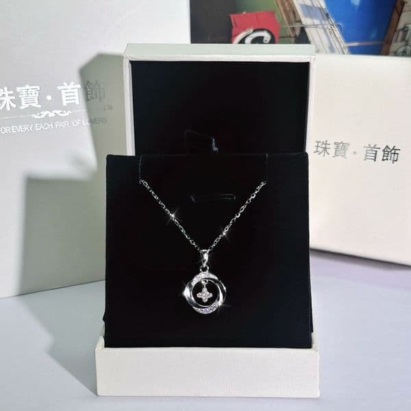S Pure Sier Strip Necklace for Women, Simple Niche Versatile Four-Leaf Clover Pendant, Light High-End Feel