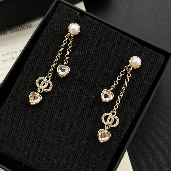 Gold - Toned Drop Earrings With Pearl, Heart - Shaped Rhinestones And Chain Detail Delicate Daily Elegant Jewelry Gift For Her High - Quality And Stylish Accessory