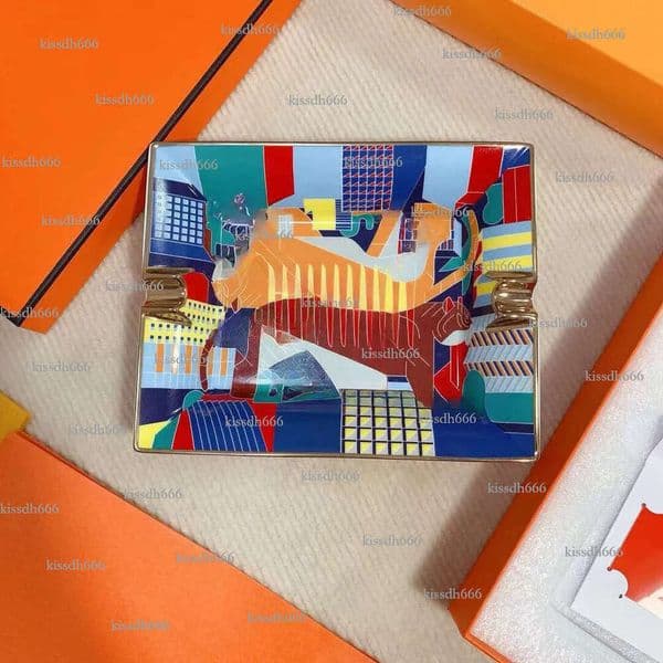 Designer tray, European bone china ashtray, home living room ceramic ashtray gift box packaging desktop decoration