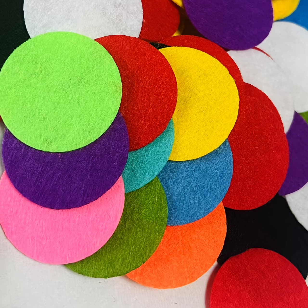 TEMU 110 Colored Felt Circles Of 1.57 Inches - Non-woven Fabric, Suitable For Handicrafts, Wreaths, Bouquets And Sewing Projects, Cutting Into Patches And For Patch Decoration