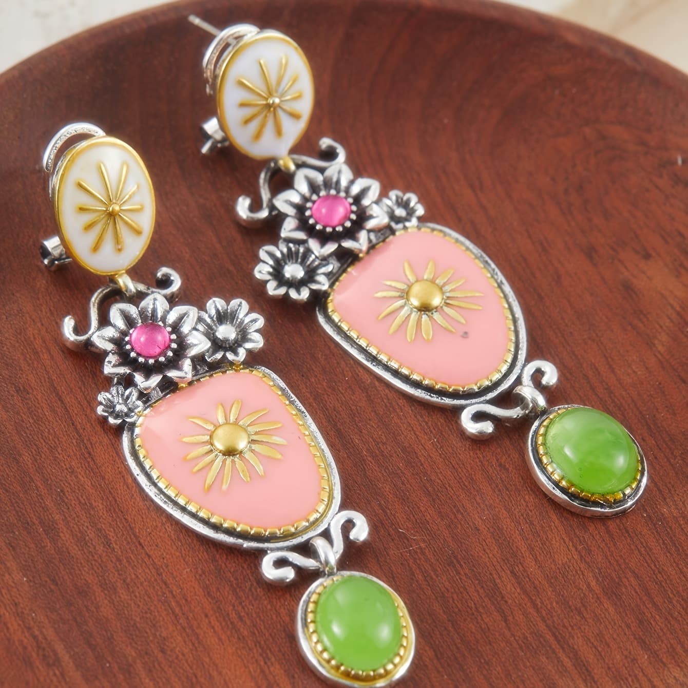 TEMU Retro Women's Earrings, Style, Sophisticated Design, Alloy Material, Hand-painted Enamel , Ideal For Banquets, Parties & Gifting,
