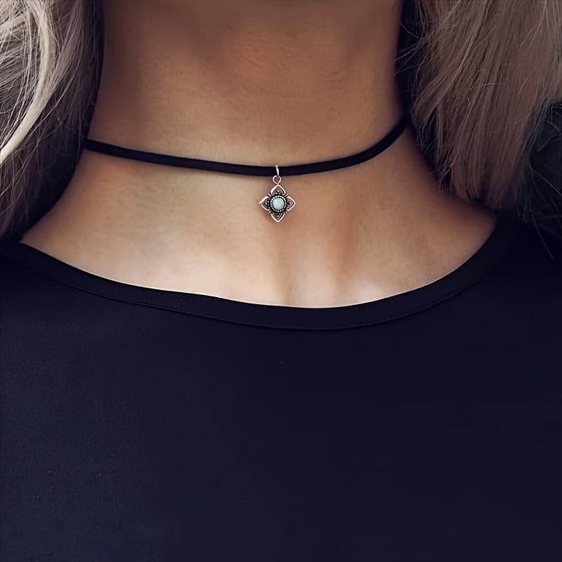 TEMU 1pc Vintage Velvet Ribbon Petal Short Necklace, Fashion Neck Chain Collar