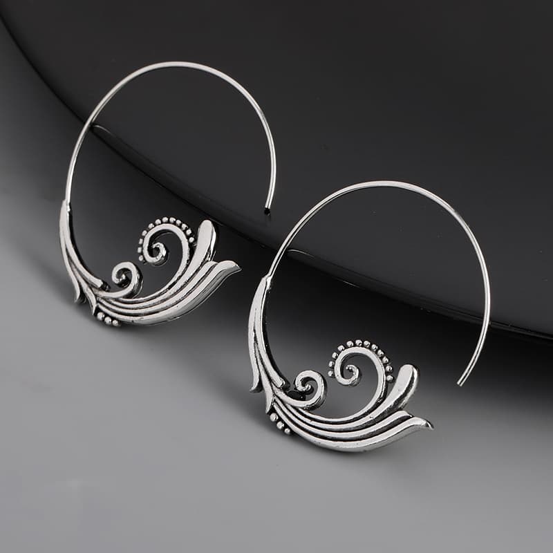 TEMU Style Hoop Earrings With Delicate Carved Leaf Design - Exquisite Statement Ear Decor For Women