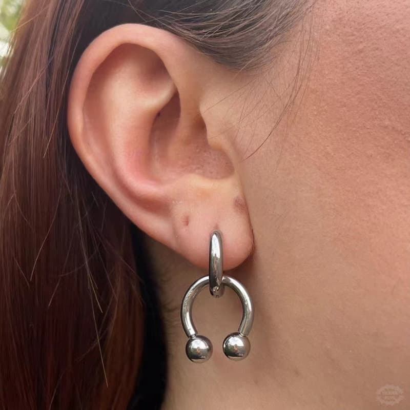 TEMU 2pcs Exquisite Horseshoe Round Beads Hollowed Out Fashion Simple Titanium Steel Silvery Earrings Women Daily Gift Party Vacation
