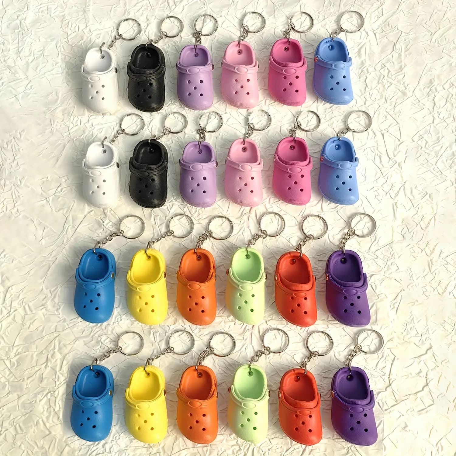 TEMU Gift For Her/him 24pcs Mini Clogs Keychain For Halloween And Christmas, Featuring Cute Slippers That Make Gifts For Women And Small Backpacks