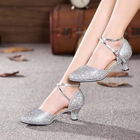 chaussures de danse de salon à paillettes argentées pour femmes avec bride à la cheville – chaussures de soirée salsa latine scintillantes à talon moyen pour m