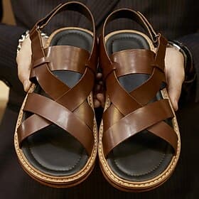sandales classiques à brides croisées pour hommes en cuir de première qualité, élégantes et confortables pour un usage quotidien et des sorties décontractées