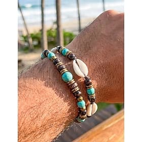 Ensemble de deux bracelets bohèmes pour homme, perles de bois, turquoise et coquillage, style décontracté idéal pour les vacances à la plage et au quotidien.