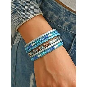 Pulsera boho de piel sintética para mujer: brazalete multicapa con cierre magnético resistente en varios colores, elegante pulsera apilable para viajes, vacaci