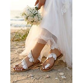 Weiße, flache Damensandalen aus Spitze – elegante Brautschuhe für Strandhochzeiten, Bräute und Hochzeitsgäste